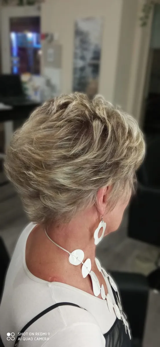 Rövid női hajvágás – HairByTz fodrászat, Csorna
